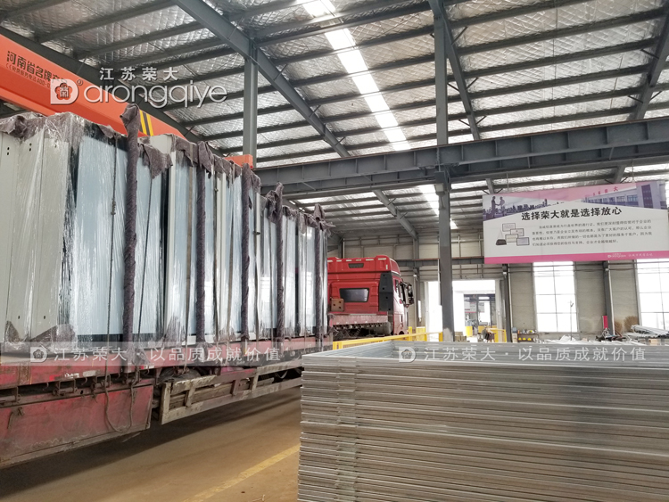 第二批遼寧現代候車亭發貨圖一